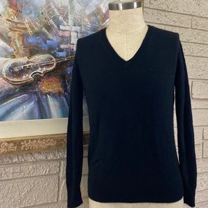 🌹Moda International V-Neckline Sweater Top